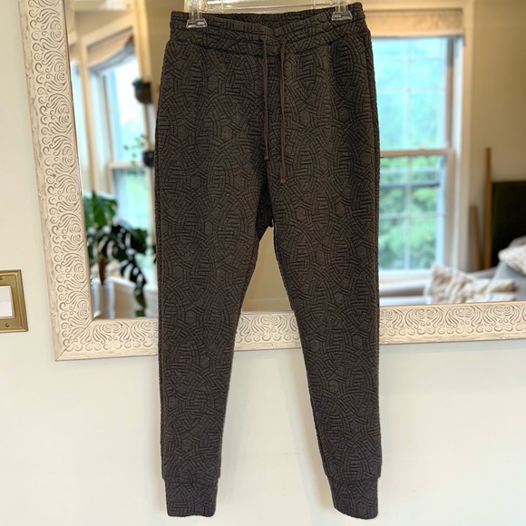 Fabletics Textured Design Gray Drawstring Joggers S - Picture 7 of 11